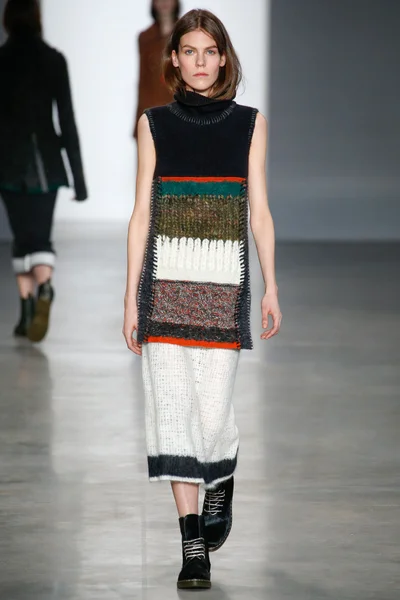 Look 16